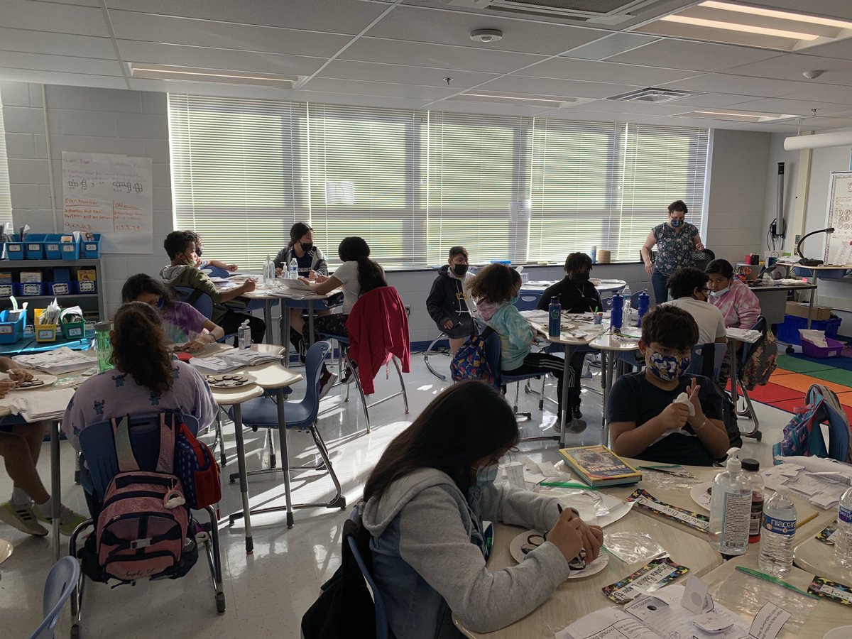 KhrobinsonFCPS's tweet photo. @MrsEwingsclass had delicious fun today learning about the phases of the moon!  These students rocked it!  #MVWES https://t.co/l6rcez2Axf