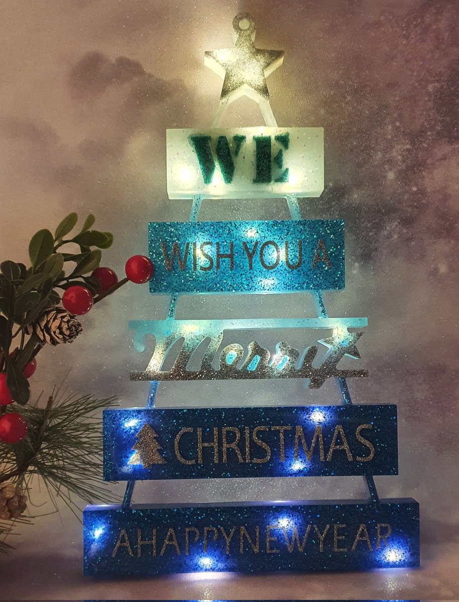 BlingMagda's tweet photo. Another Christmas order finished. This one is very similar to the first one I've done but this time with lights.
#craftresin #resindesign #resincrafts #resin #resindecor #christmasornaments #christmastime #christmas #christmasdecorations #christmasdecor https://t.co/BkiwYh9ftG