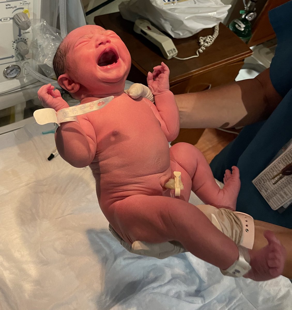 PapiBlendz's tweet photo. My Beautiful Baby Girl Avianni Gastelum 💕 Welcome to the world Princess you are the best thing that has ever happened to me 10-21-21 7lbs 1oz 17inches of pure blessings ❤️ https://t.co/1Sp0LRcmf7