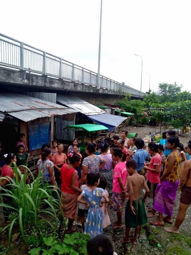 potatochees1's tweet photo. Juntas issued a warning again today for the squatters who reside in Shanchaung village, HlaingTharYar tsp, Yangon, to move out within 3 days, and threatened that if the squatters do not move, they are going to demolish. #WhatsHappeningInMyanmar #Oct22Coup https://t.co/u4o5FMefXT