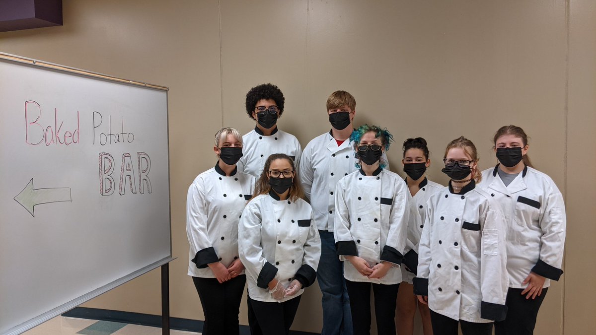 BeltonAcademies's tweet photo. ProStart and FCCLA had their first catering event this year. All agreed the food was delicious!
#CulinaryPathway
#NavigatingNew Horizons https://t.co/GTCETl22hL