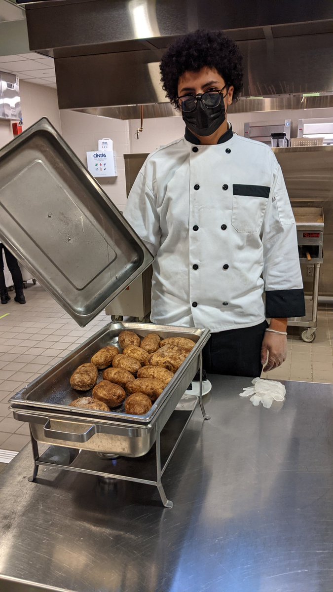 BeltonAcademies's tweet photo. ProStart and FCCLA had their first catering event this year. All agreed the food was delicious!
#CulinaryPathway
#NavigatingNew Horizons https://t.co/GTCETl22hL