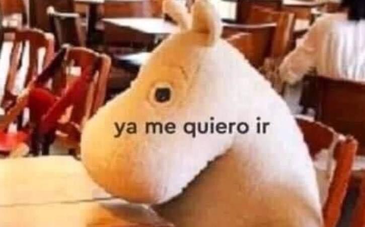 Yo en un lugar con muchas personas: