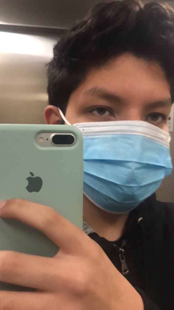 Catohny's tweet photo. Cita con una foto tuya para que los zurdos se la roten en su grupito de WhatsApp 🤑 con mascarilla pq sigue el covi😩 https://t.co/FpspKA6Hw2