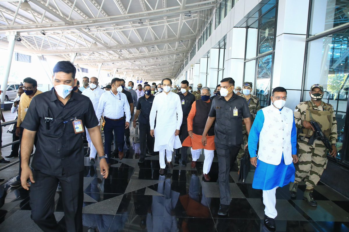 CMOMaharashtra's tweet photo. मुंबई उच्च न्यायालयाच्या संभाजीनगर-औरंगाबाद खंडपीठाच्या विस्तारित इमारतीच्या उद्घाटन कार्यक्रमासाठी मुख्यमंत्री उद्धव बाळासाहेब ठाकरे यांचे संभाजीनगर-औरंगाबाद येथे आगमन.. https://t.co/M8xx00vO2c