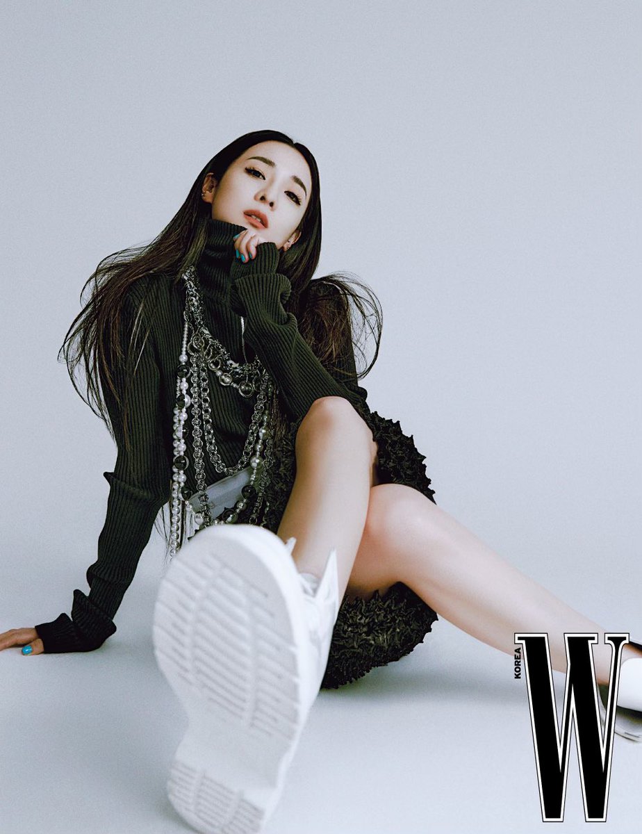 krungy21's tweet photo. W Korea november issue https://t.co/ohE8n5lmAC