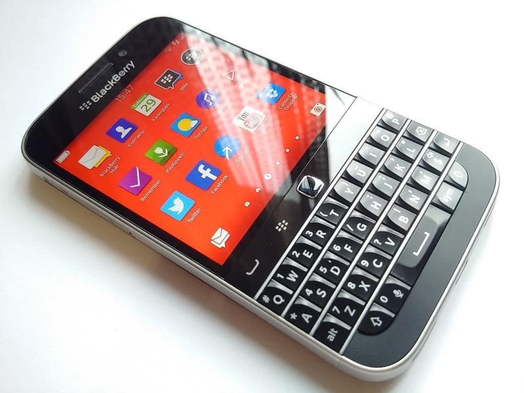 answer_for_all's tweet image. Reposted from @blackberry_reborn

#blackberry #premiummobile #kolhapur #smartphone #qwerty instagr.am/p/CVWyZRAo3-C/