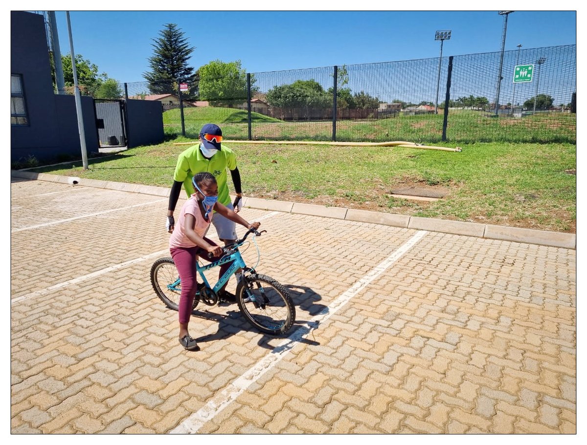 book_ibhoni's tweet photo. It's Saturday 🎉🎉
FREE BICYCLE LESSONS to children and adults, today at Klipspruit Sports Center from 10am.
#SowetoBicycleNetwork #TALKLandscapes #BikEatsSoweto #BookIbhoni #LearnToRide #BicycleLessons #CyclingLessons #Cycling #Bicycles #Soweto https://t.co/qyOtFXgqvY