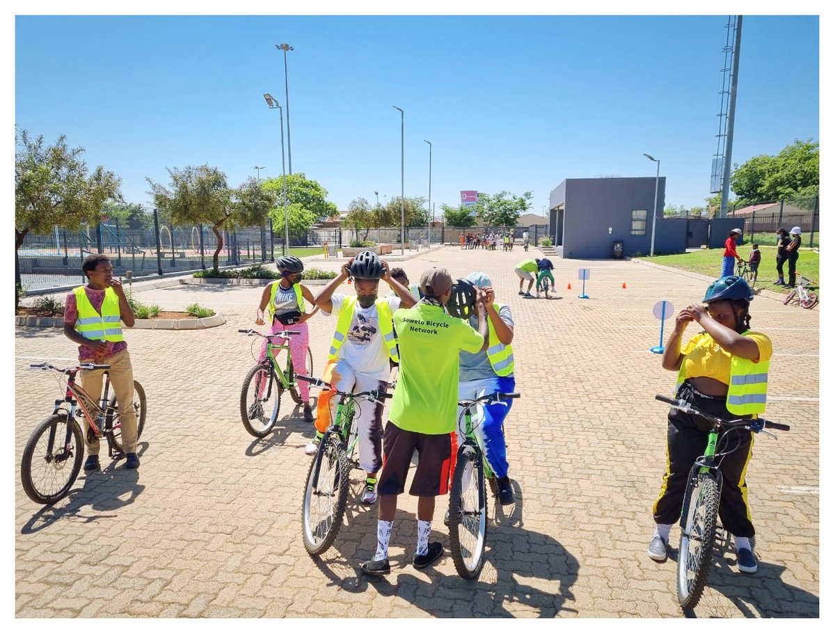 book_ibhoni's tweet photo. It's Saturday 🎉🎉
FREE BICYCLE LESSONS to children and adults, today at Klipspruit Sports Center from 10am.
#SowetoBicycleNetwork #TALKLandscapes #BikEatsSoweto #BookIbhoni #LearnToRide #BicycleLessons #CyclingLessons #Cycling #Bicycles #Soweto https://t.co/qyOtFXgqvY
