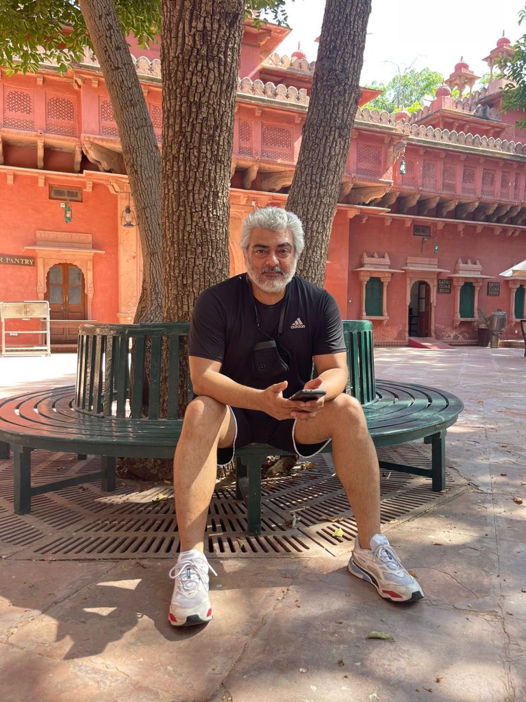 janhvikapoorr's tweet photo. Wow 😍🔥 #Valimai #Thala #AjithKumar https://t.co/kVf0hwAqKG