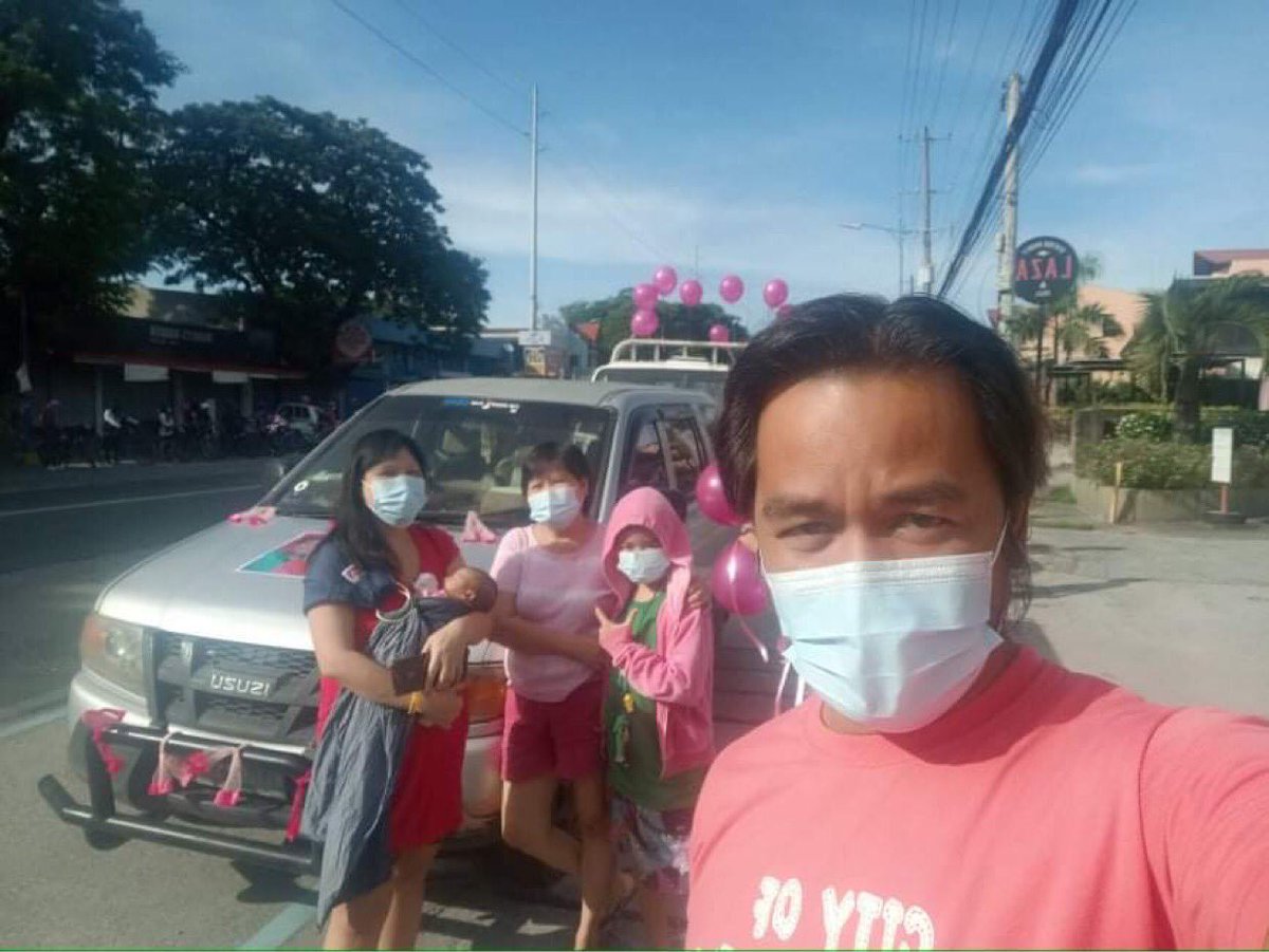 silentn0m0re's tweet photo. Earlier, #LeniKiko2022PampangaCaravan with some of our TSM members. Share yours too. #Kakampinks #LeniKiko2022 #LetLeniLead #LabanLeni2022 https://t.co/7yNxzenM8q