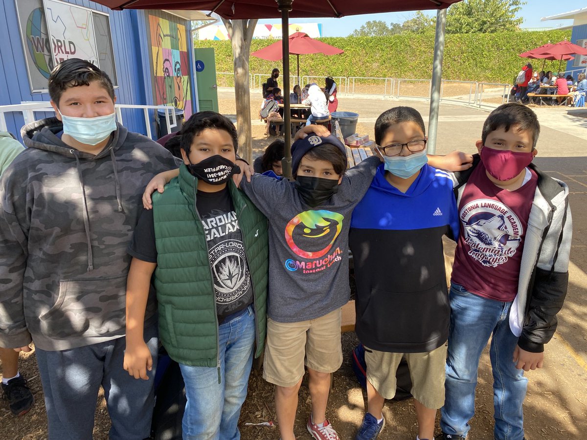 DirectoraDanya's tweet photo. Lunchtime love in lobolandia. 💜🐺 ⁦@CajonValleyUSD⁩ ⁦⁦⁦@BosLangAcademy⁩ @NerelWinter⁩ ⁦@Maestra_VRocha⁩ ⁦@MtraRamosR⁩ #somoslobos #lobosunidos https://t.co/2Q3EOqTXov