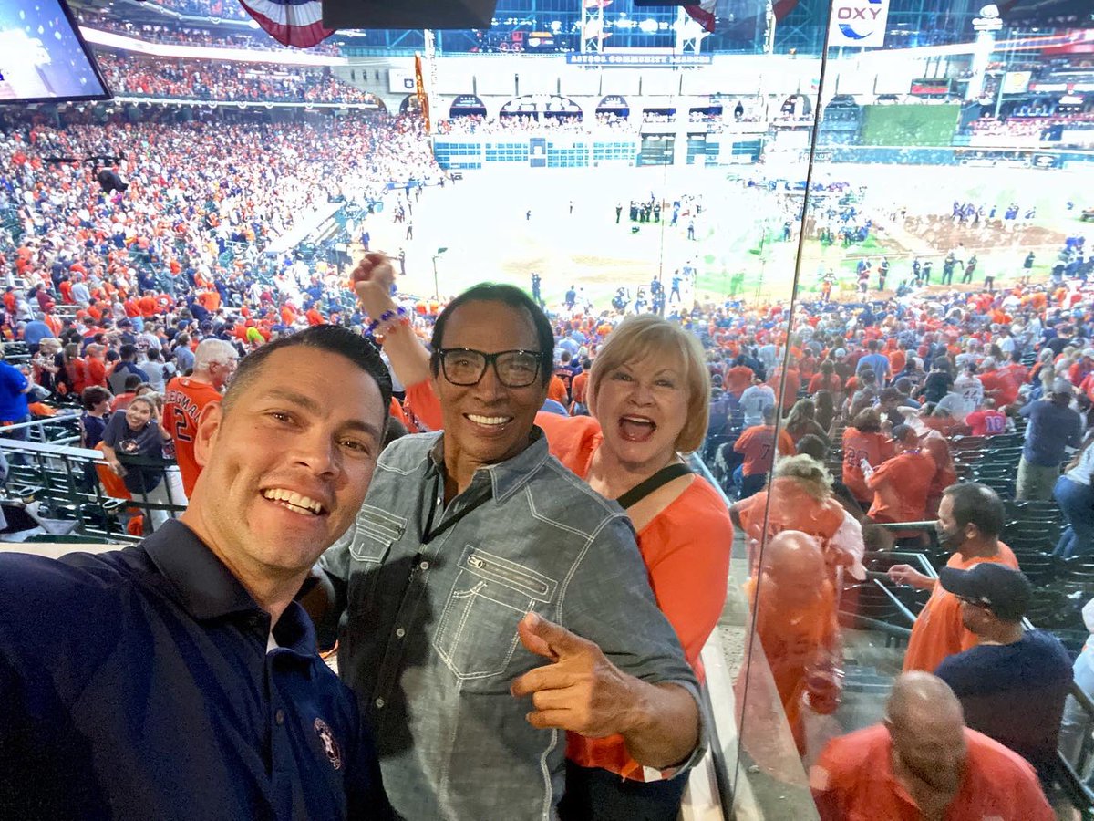 cruzzin13's tweet photo. Nothing sweeter than spending time with your #baseballfamily and watching your home town team @astrosbaseball punch their ticket to the #worldseries. Go Astros! #postseason @TheAntonio22 @CruzTrei @cruz22 https://t.co/e7d3hbHNXx
