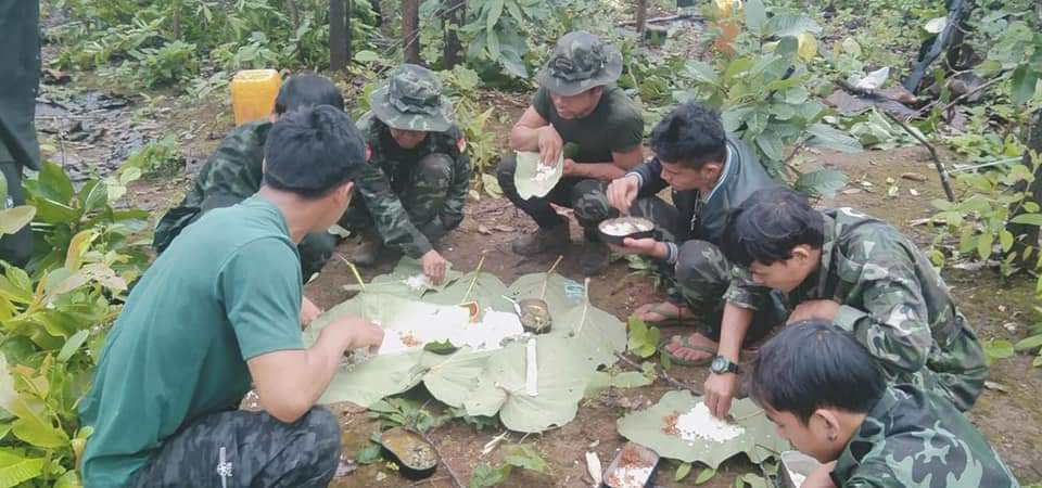 Chanapai247's tweet photo. Scenes of members from 15th Battalion , KNDF B-15 based in #Phruso area , which is one of the actively fighting groups against SAC regime in Burma .

#SupportPDFForMyanmar
#Oct23Coup 
#WhatsHappeningInMyanmar https://t.co/tEYhbnIoLO
