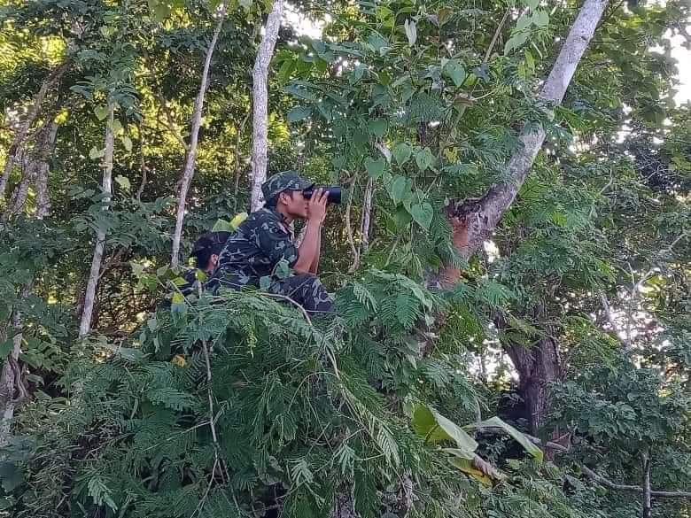 Chanapai247's tweet photo. Scenes of members from 15th Battalion , KNDF B-15 based in #Phruso area , which is one of the actively fighting groups against SAC regime in Burma .

#SupportPDFForMyanmar
#Oct23Coup 
#WhatsHappeningInMyanmar https://t.co/tEYhbnIoLO