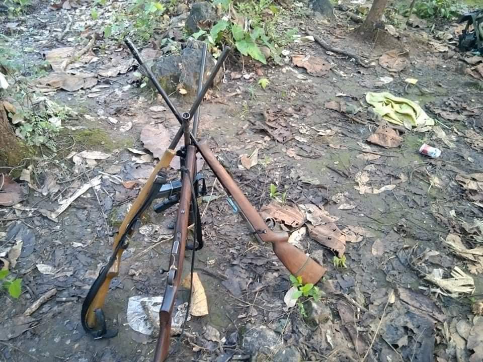 Chanapai247's tweet photo. Scenes of members from 15th Battalion , KNDF B-15 based in #Phruso area , which is one of the actively fighting groups against SAC regime in Burma .

#SupportPDFForMyanmar
#Oct23Coup 
#WhatsHappeningInMyanmar https://t.co/tEYhbnIoLO