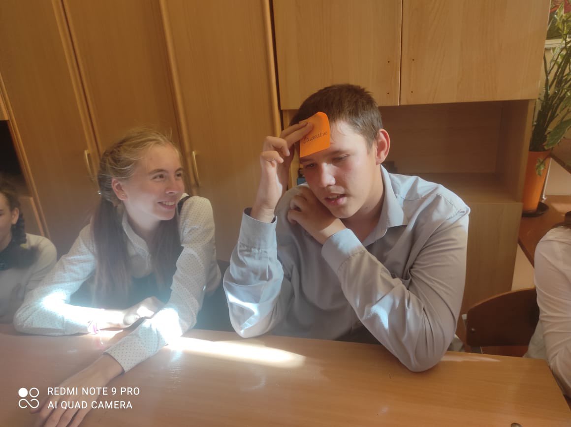 SintshHb's tweet photo. Игра «Кто я?», приуроченная ко Дню рож��ения Хабаровского края в 6 и 7 классах 🎉🐻🐯

#школаинтернат6 #КГБОУШИ6 #Школа #Дети #Знания #Образование #СДнёмРождения #ДеньРождения #ХабаровскийКрайПоздравляем #ЛюбимыйКрай #Октябрь #Осень #ХабаровскийКрай #ОВЗ #Хабаровск #Россия https://t.co/gFgYtwSaFW