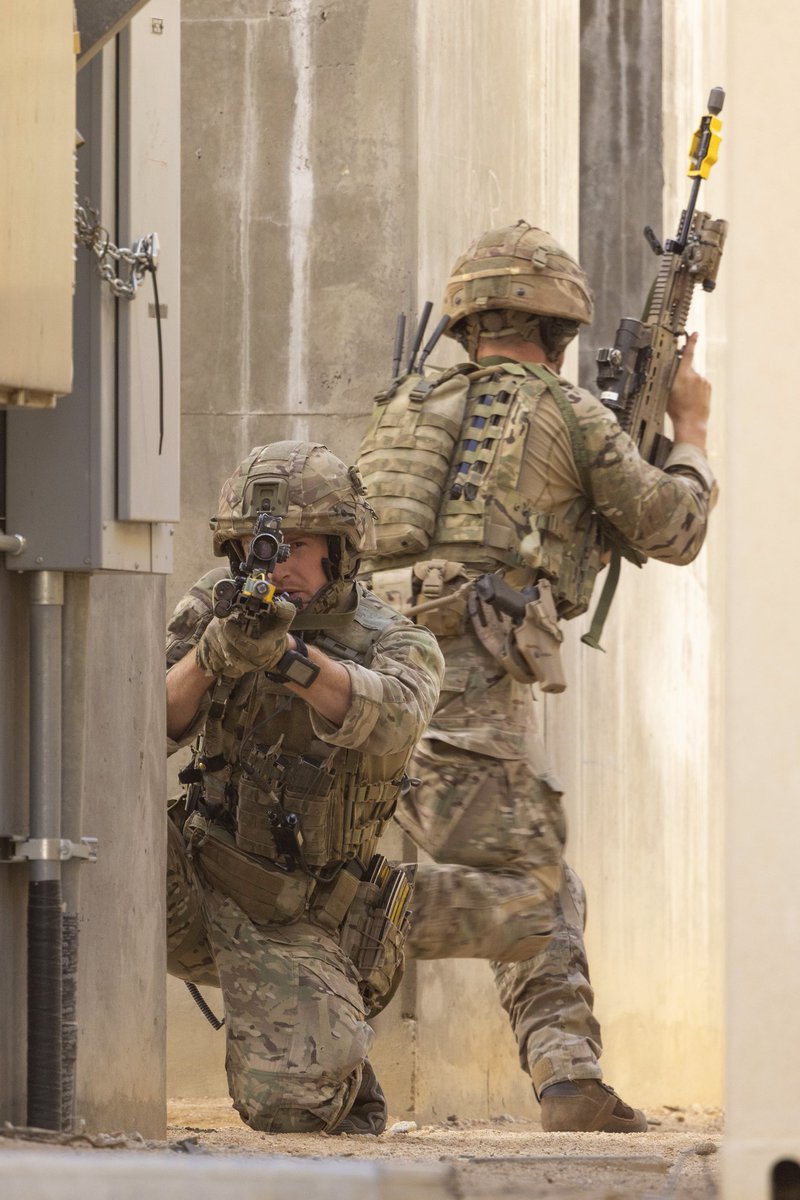 40commando's tweet photo. The #RoyalMarines training in one of the largest military training areas in the #USA, operating alongside our partners. #Futurecommandoforce
#FCF #StrongerTogether
🇨🇦🇳🇱🇦🇪🇬🇧🇺🇸 https://t.co/Njkvlcedr6