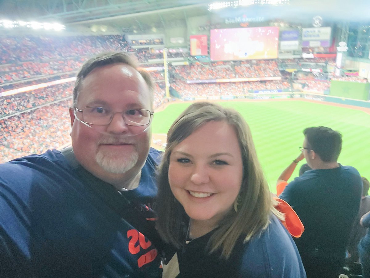 What👏🏻A👏🏻GAME👏🏻 My sweet dad surprised me with tickets to tonight’s game and it was by far my fave memory together!!! 💙⚾️🧡World Series, here we comeee!!!!🎉