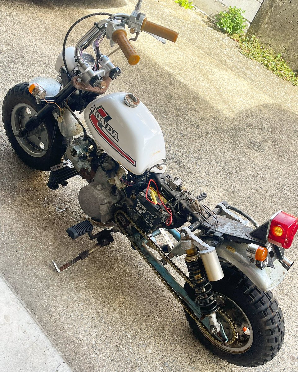 05ya3298's tweet photo. 早くもお手上げ🙌🤣

走る準備しよー💨

#harleydavidson  #モンキー #YAMAHA #TW200  #バイクが好きだ #motorcycles #HONDA #nagasaki  #HARLEY #FLSTC #87ultra #minicooper  #HERITAGE #ハーレー #エボ #ヘリテイジ #バイクのある風景 #monkey #rovermini https://t.co/q7a7J8nLoK