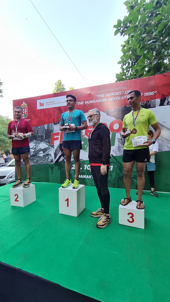 András L. Király tweet media