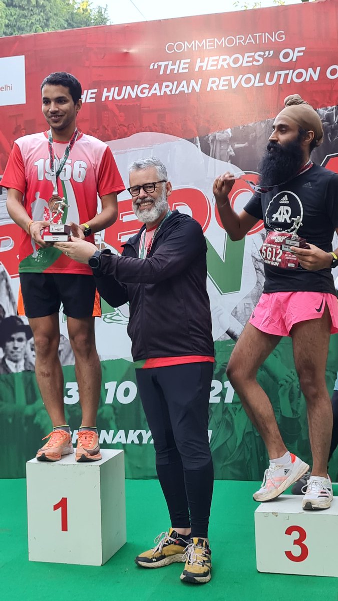 András L. Király tweet media