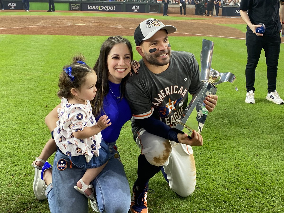 brianmctaggart's tweet photo. Altuve and family https://t.co/FfpO737H83
