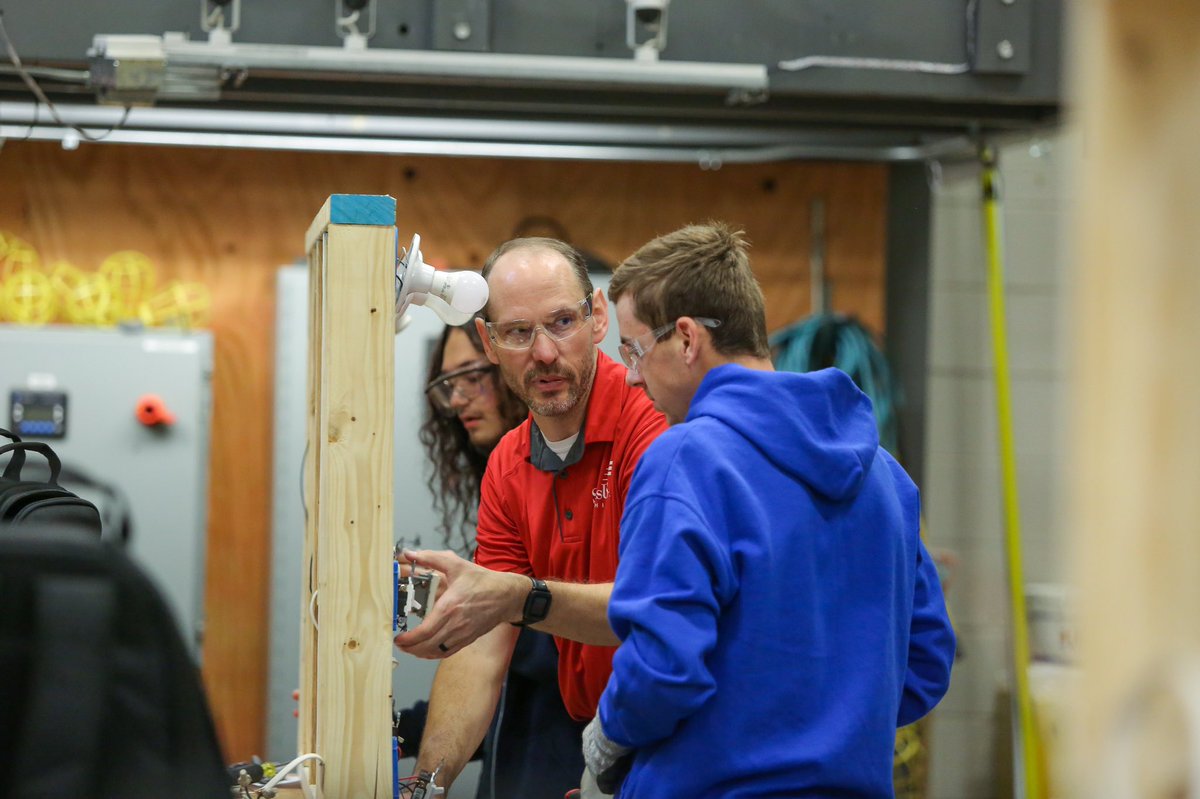 UVCareerCenter's tweet photo. Mr. Bertke unscripted…@HFTforSchools
#harborfreighttoolsforschools #uvcc #careerteched #grandprizewinner #apprenticeshipohio https://t.co/wvYbTFNUyE