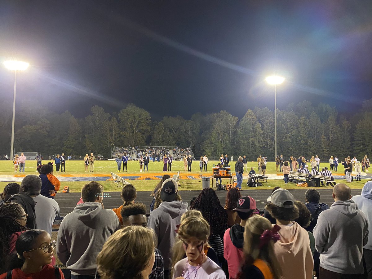 kryslowe's tweet photo. MCHS Homecoming 2021
28-7 at half time 🏈 
Pink out 
Congratulations to our King and Queen @ccpsinfo @lancer_footbal @CCbluedevil https://t.co/xipQvj9kYp