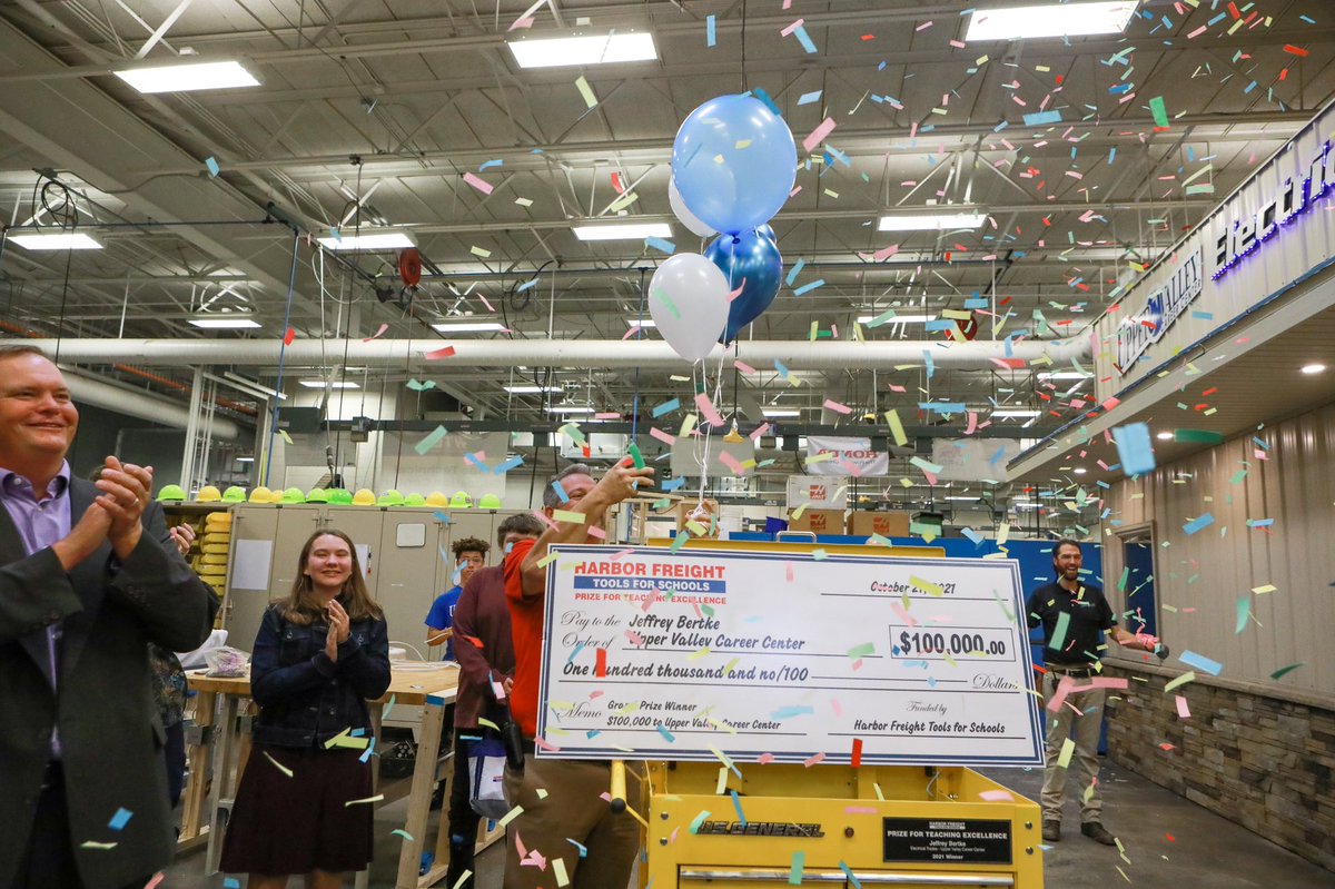UVCareerCenter's tweet photo. Mr. Bertke unscripted 2…
#harborfreighttoolsforschools #uvcc #careerteched #grandprizewinner #apprenticeshipohio https://t.co/CLBB8mNaoJ