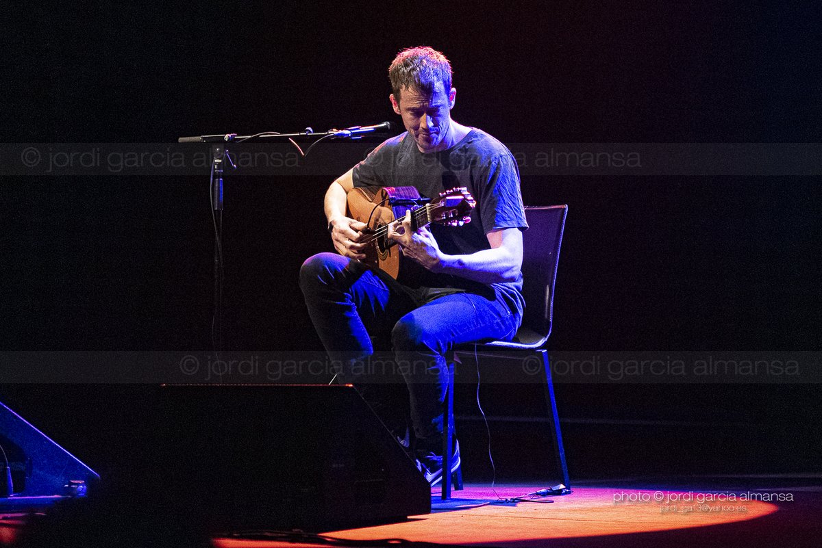 JordiGarciaA's tweet photo. Concierto de Charlie Cunningham en la sala @BARTSbcn dentro del @guitfestbcn @SINGULARseries #guitarbcn2021 22-10-2021 @theprojectbcn @EstrellaDammCat @EstrellaDammEs

 #concert #music #live 
📷: @JordiGarciaA https://t.co/UEANamN7lp