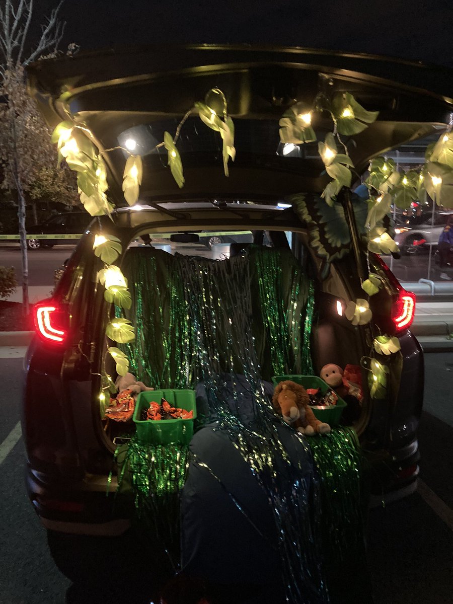 Anderson_Stars's tweet photo. Our love for Rasheed made the perfect Trunk or Treat theme! @Discovery_elem @ms_zwolak @DIS_MrsO @MissStumm #uosphonics https://t.co/syMkNorGIb