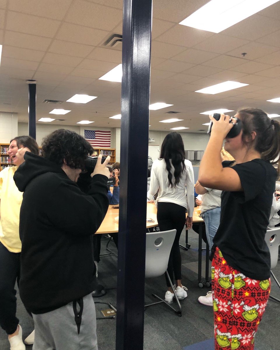 Whhs_SpanishRC's tweet photo. Students travel today through VR visiting beautiful tourist places in Latín America! Colombia, Argentina, Chile, Mexico, Peru, Bolivia, Venezuela, and much more! #learningisfun @WH_Spartans @ruby_rubia @WHSpartanLC @DrHathcock #HispanicHeritageMonth  #langtech https://t.co/f4ulVYkERN