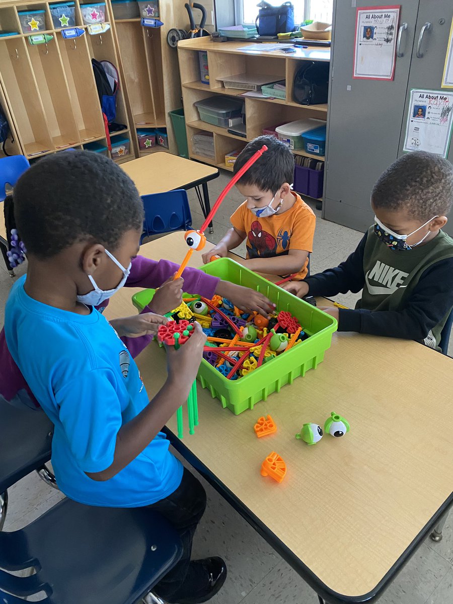 klein_staci's tweet photo. Are you afraid of creepy crawlers? EC isn’t! They made some incredible, “non-scary” creepy crawlers 😀 @western161 @D161Supe @Flossmoor161 #d161learns https://t.co/F3AWHBFgoh