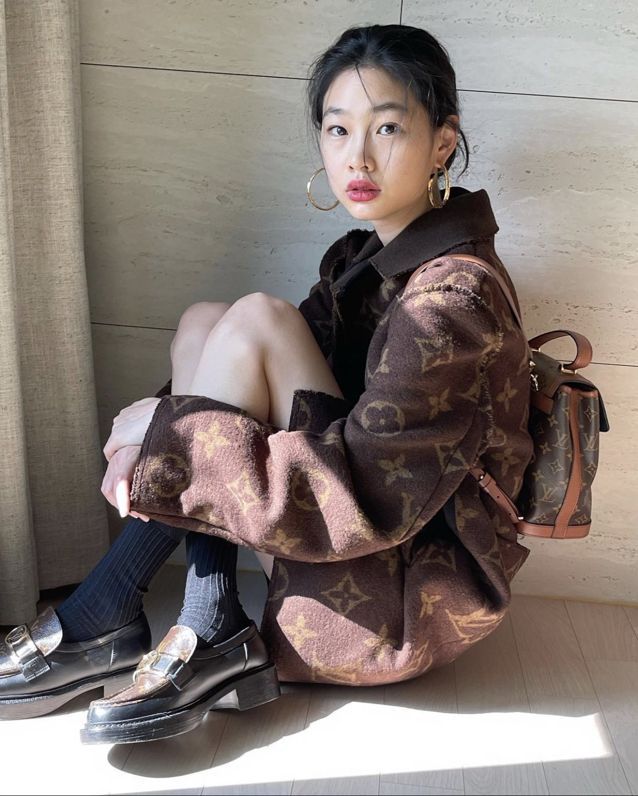 Look: The Exact Louis Vuitton Bag Spotted On Jung Ho Yeon