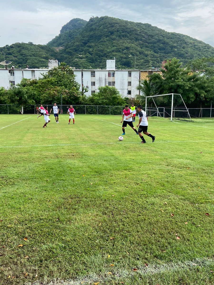 LFSalasR's tweet photo. Hoy el #EquipoCAPAZ celebramos con una jornada deportiva el XIX Aniversario del Sindicato Único de Trabajadores y Empleados de Agua Potable y Alcantarillado, Similares y Conexos, a quienes agradezco el apoyo y disposición para seguir avanzando como organismo.
#AvanzamosJuntos https://t.co/EJJwXbZe8s
