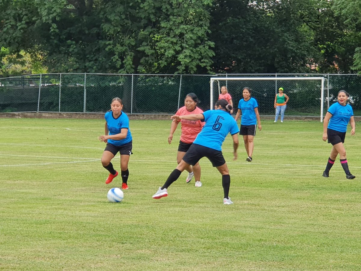 LFSalasR's tweet photo. Hoy el #EquipoCAPAZ celebramos con una jornada deportiva el XIX Aniversario del Sindicato Único de Trabajadores y Empleados de Agua Potable y Alcantarillado, Similares y Conexos, a quienes agradezco el apoyo y disposición para seguir avanzando como organismo.
#AvanzamosJuntos https://t.co/EJJwXbZe8s