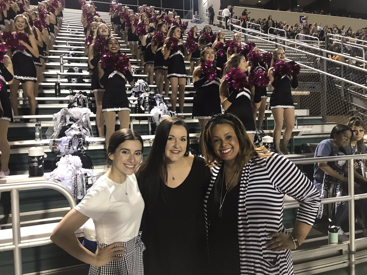 #HoCo scenes from #ClarkTexas 🐾🤍🖤