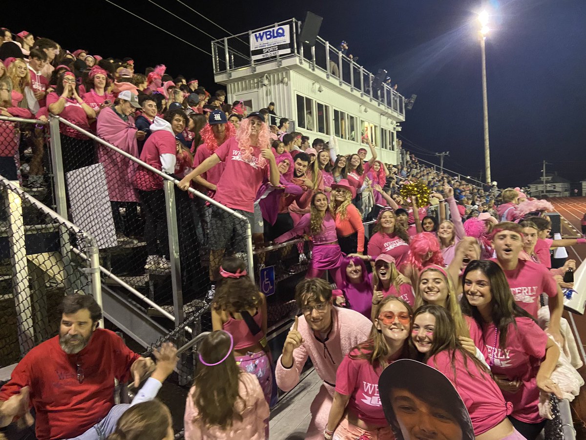 mrsfusaro's tweet photo. #dogpound #pinkout #weeklypic https://t.co/K8Fj89CYUe