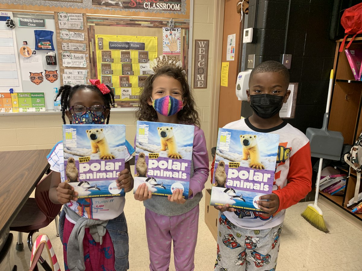 PartridgeElem's tweet photo. During our Leader of the Month Assembly today our students had a guest author read to them and they received a Disney book from Blue Star Families. Thank you, Mrs. Kimes, for sharing a love of literacy and a lesson in kindness with us! #PartLeads https://t.co/E74WUp7w8n
