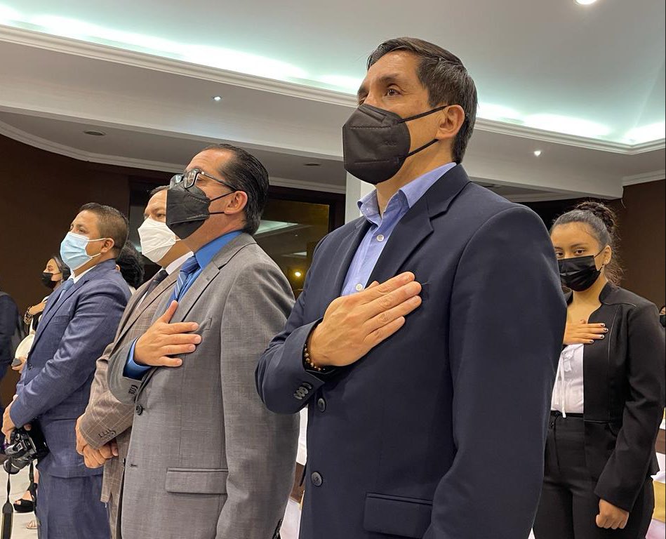 Junto al Alcalde <a href="/pedropalaciosu/">Pedro Palacios U.</a>, acompañamos en la Sesión Solemne por los 169 años de parroquializacion de El Valle, y suscribimos con el @GADElValle2019, el convenio de Coparticipación Interinstiitucional para la Construcción de Obras Hidrosanitarias. (1) 

<a href="/rubenbenitez_21/">Rubén Benítez</a>