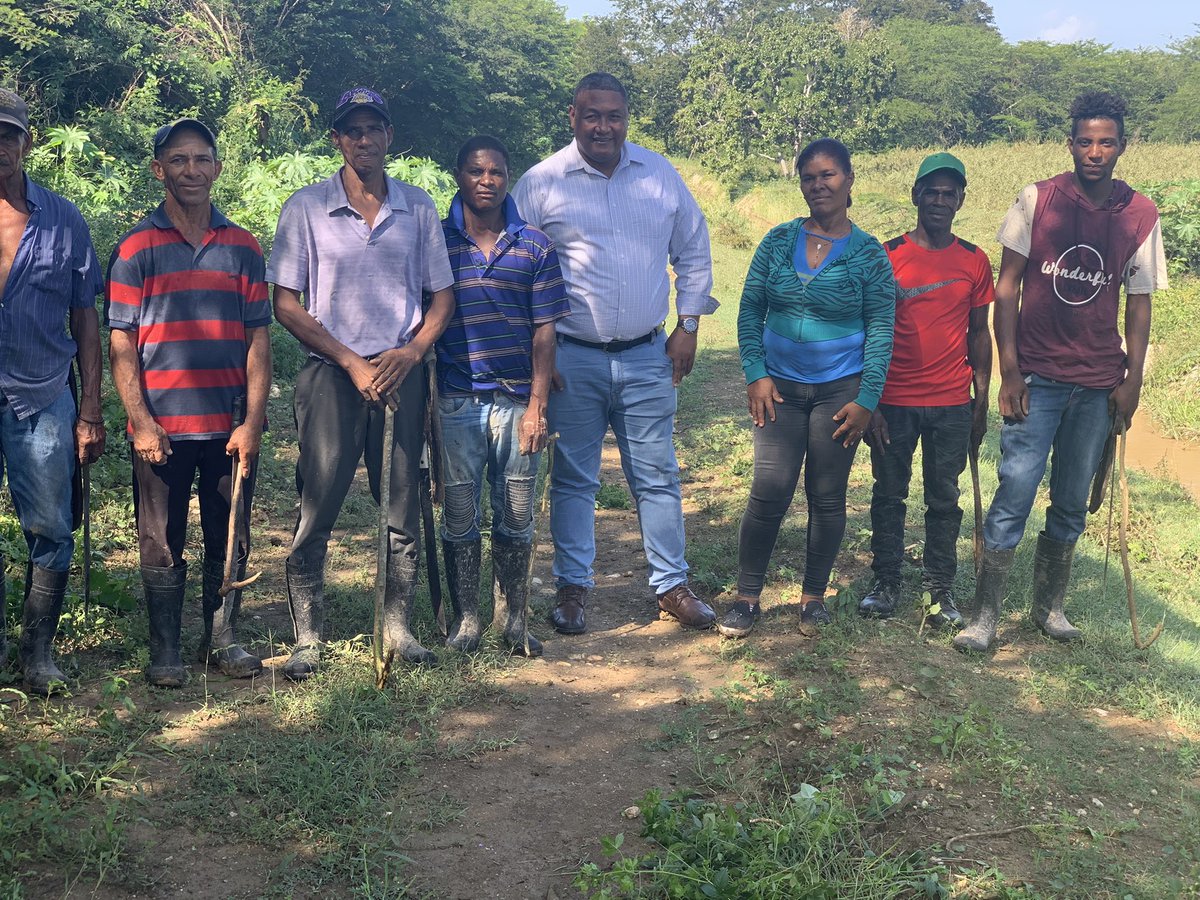 joseluissoto_'s tweet photo. Aprovecho por esta vía para darles gracias infinita a nuestro presidente @luisabinader y al Director del #INDHI @Olmedo_Caba por apoyarnos con dos brigadas temporales para la rehabilitación de nuestro canal de riego Rinconsito Macasia.23klm
#EstamosCumpliendo
@raquelarbaje https://t.co/3eacFyi5qs