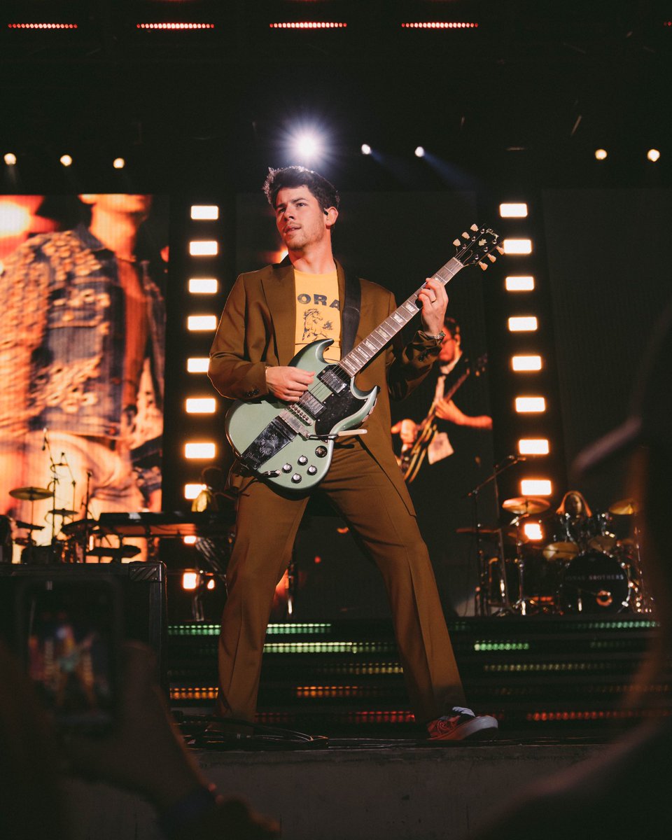nickjonas's tweet photo. We had such an amazing night in Arkansas with you all. Dallas - you’re up next! Let’s get it! #RememberThisTour https://t.co/FJQV5mRuap
