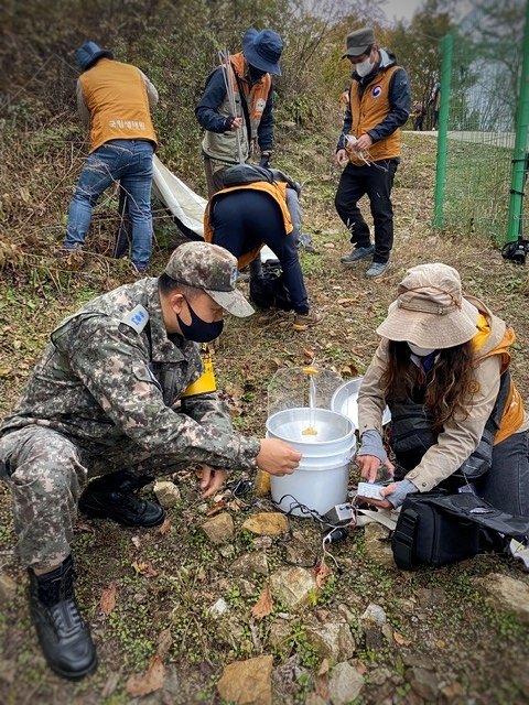 UN_Command's tweet photo. After a #COVID social distancing hiatus, #UNC🇺🇳 personnel resumed #PeaceZoneInitiative surveys inside the #DMZ. This week, they traveled across areas all the way from Inje to Goseong with colleagues from the National Institute of Ecology🇰🇷. https://t.co/sggRnt4nmx