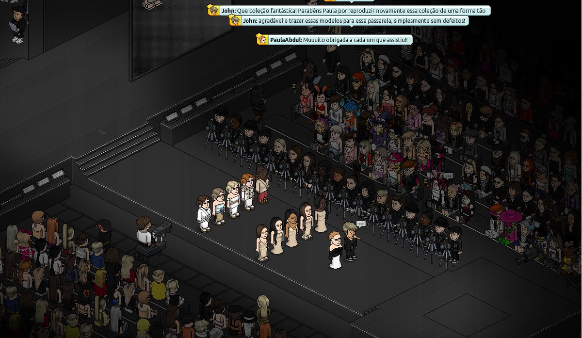 Ontem no aniversário de 2 anos da <a href="/abdulhblive/">Paula Abdul</a> que inclusive Host, aqui em Palm Springs - para a apresentação de uma coleção fantástica! Paula apresentou tudo que já foi visto anteriormente como um Throw🔙