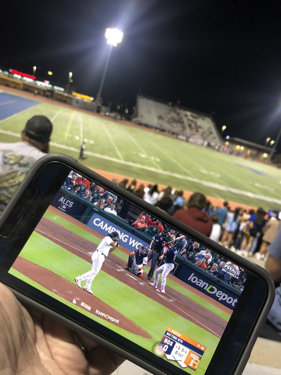 AggieofGrace's tweet photo. When it’s Homecoming and game 6 of the ALCS.. #fortheH #TFND https://t.co/ivA2wGhTK8