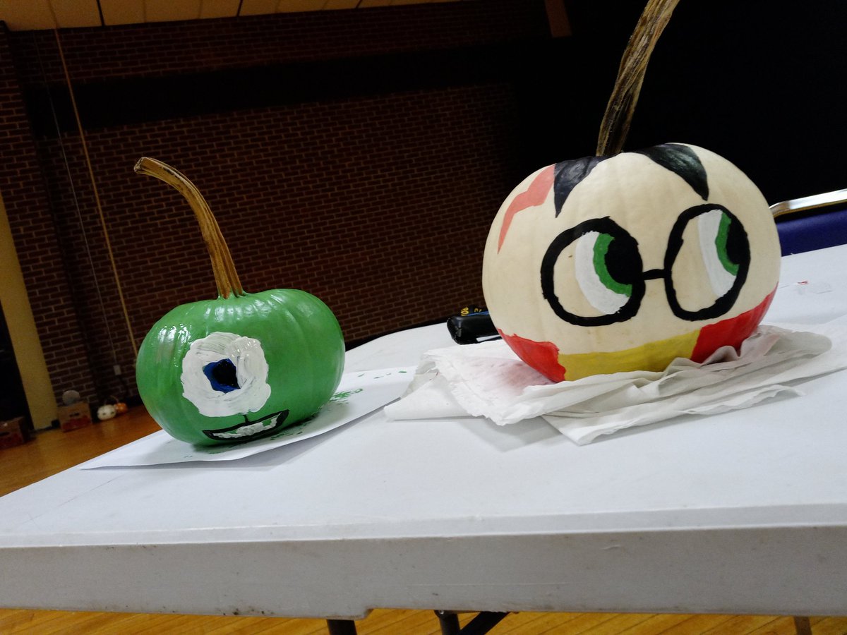AlcornBoard's tweet photo. Check out a few of our members artistic talent!

First event of the semester= SUCCESS ✅

#mortarboard #alcornstate #hbculife #paintapumpkin🎃🎨 https://t.co/e0KlBJeJK6