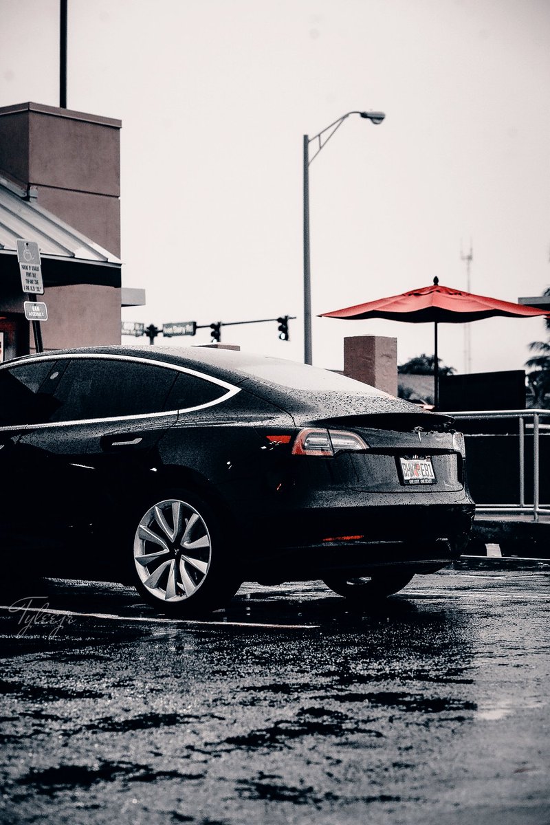 Tyleejr's tweet photo. Tesla in the rain
#TeslaModelS #teslamodel3 #teslamotors #teslam #eletriccar #eletriccars #BestAngelMoment #miami #RainyDay #moodydays #moodyports https://t.co/mm1wXE4xxI