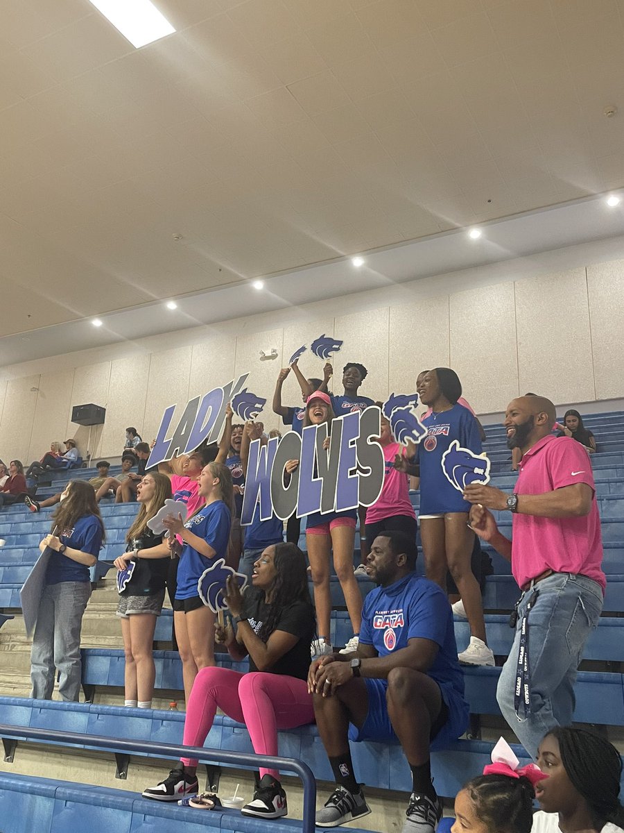 Lady Wolves BBall keeping it loud and proud tonight! #GATA <a href="/PWSHWolves/">Plano West SHS</a> <a href="/planowestvb/">Lady Wolves VB</a> <a href="/planowestvb/">Lady Wolves VB</a>
