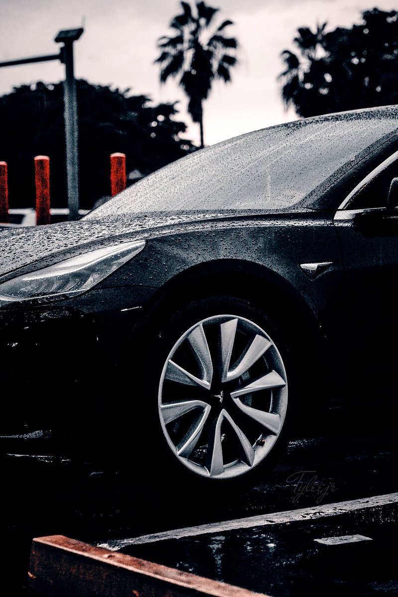 Tyleejr's tweet photo. Tesla in the rain
#TeslaModelS #teslamodel3 #teslamotors #teslam #eletriccar #eletriccars #BestAngelMoment #miami #RainyDay #moodydays #moodyports https://t.co/mm1wXE4xxI